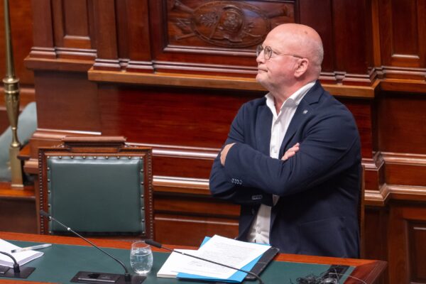 Entre rail et urnes : Jean-Luc Crucke et la politique du gymnaste