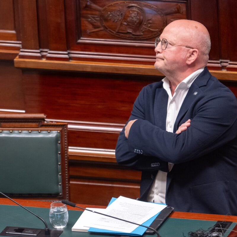 Entre rail et urnes : Jean-Luc Crucke et la politique du gymnaste